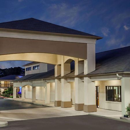 Days Inn & Suites By Wyndham Huntsville Exterior photo
