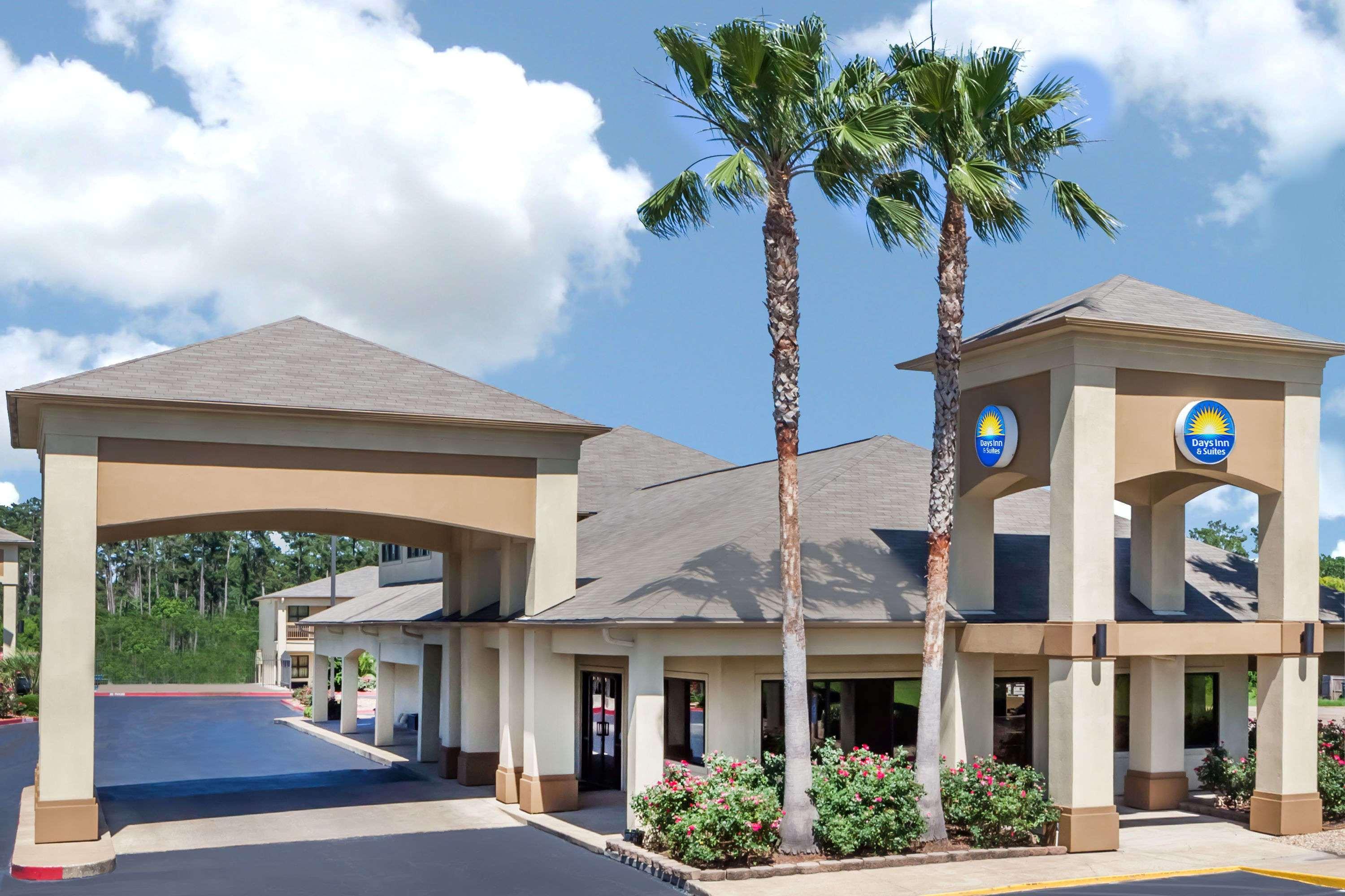 Days Inn & Suites By Wyndham Huntsville Exterior photo